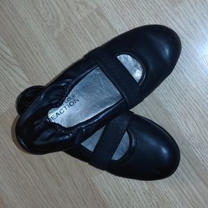 Kenneth Cole Black Soft Wink Flats